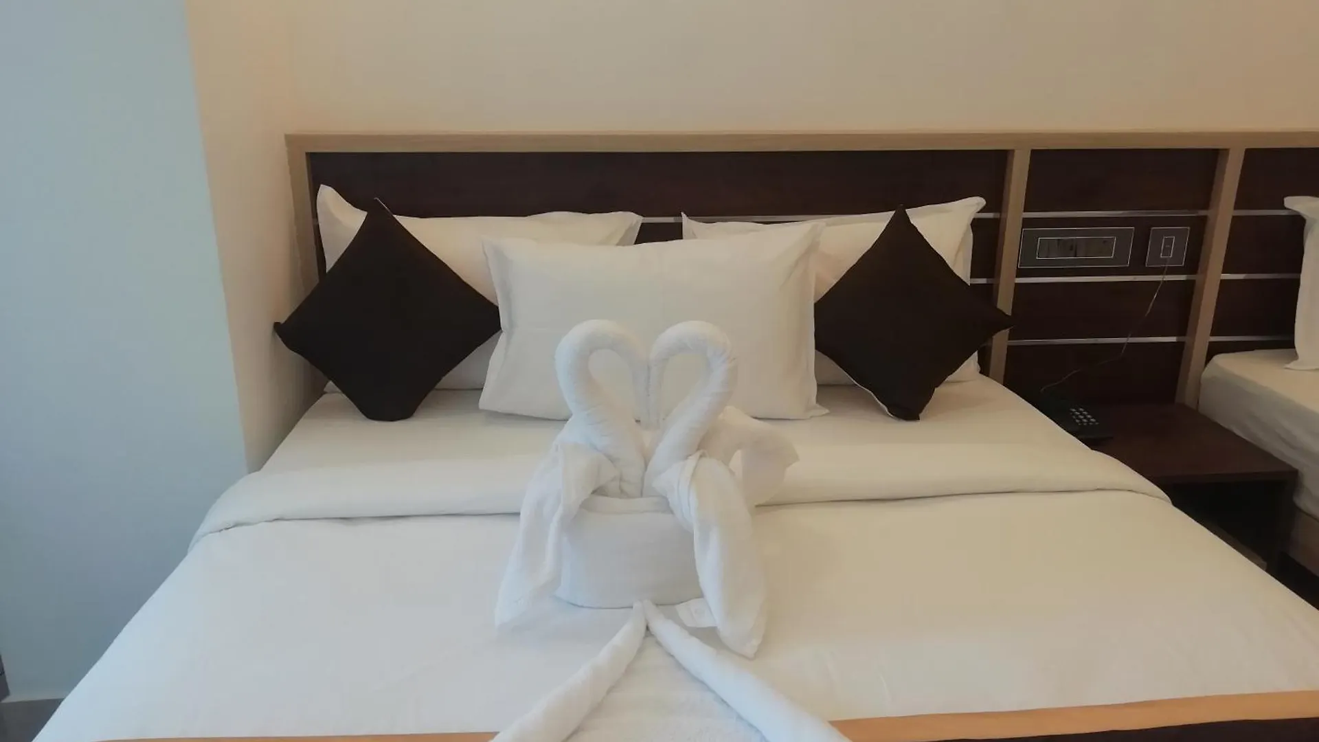 Paul Residency Hotel Nedumbassery