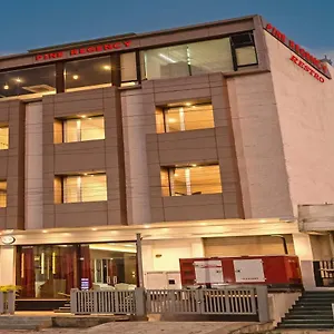 Hotel Pine Regency - Aravali's Peak View